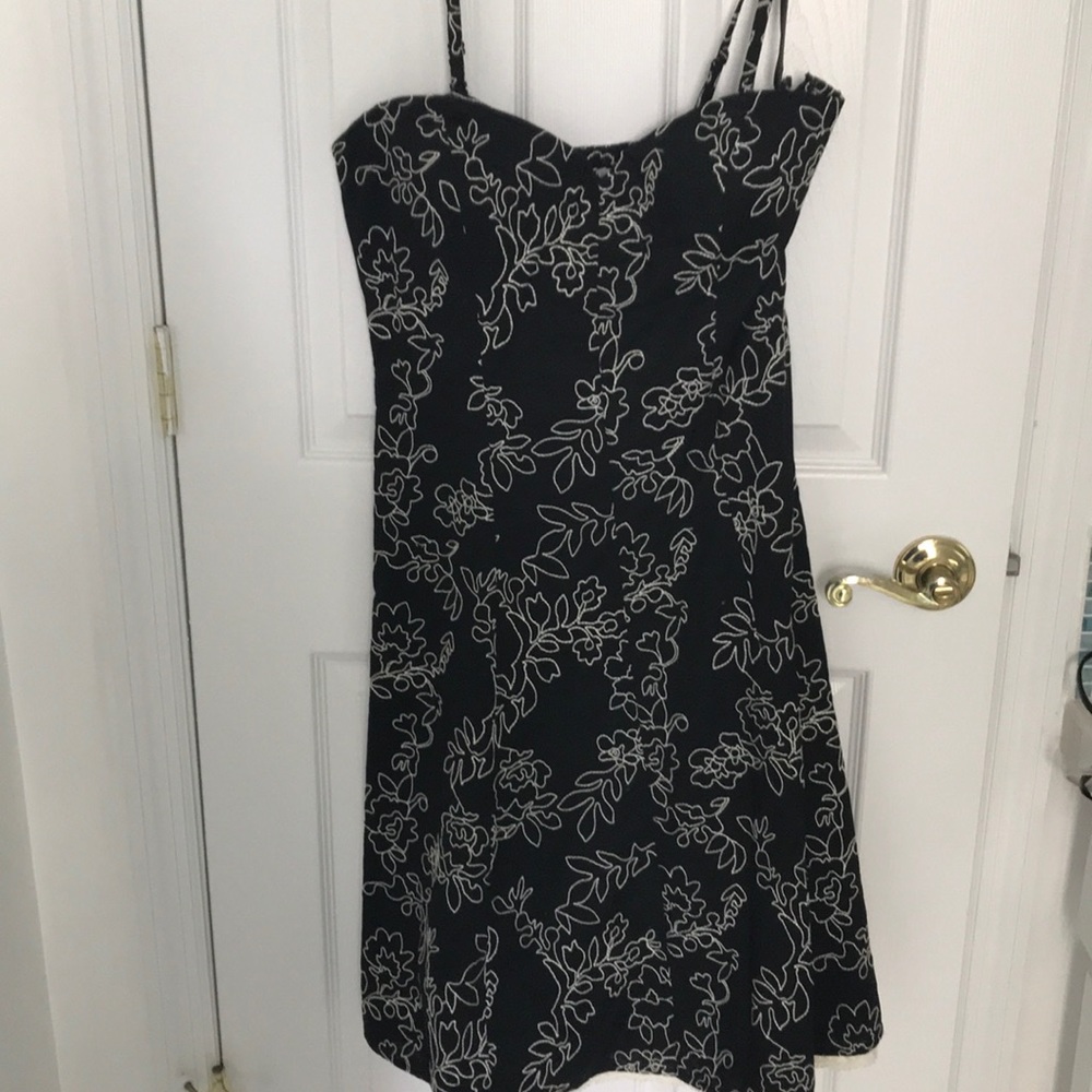 White House Black Market dress, size 8 NWT.